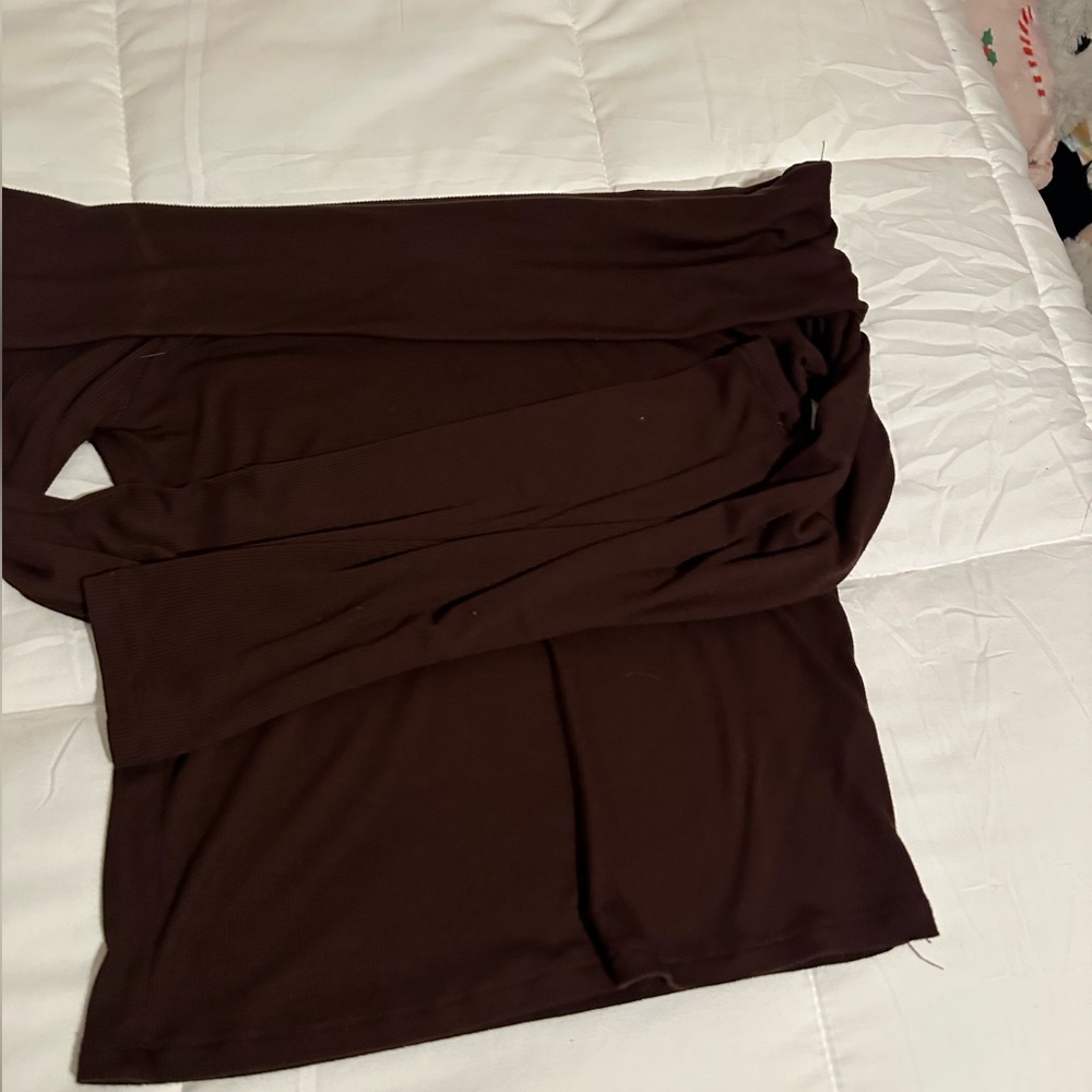 CottonOn Brown Off the Shoulder Long Sleeve 
Lightly worn, great condition
